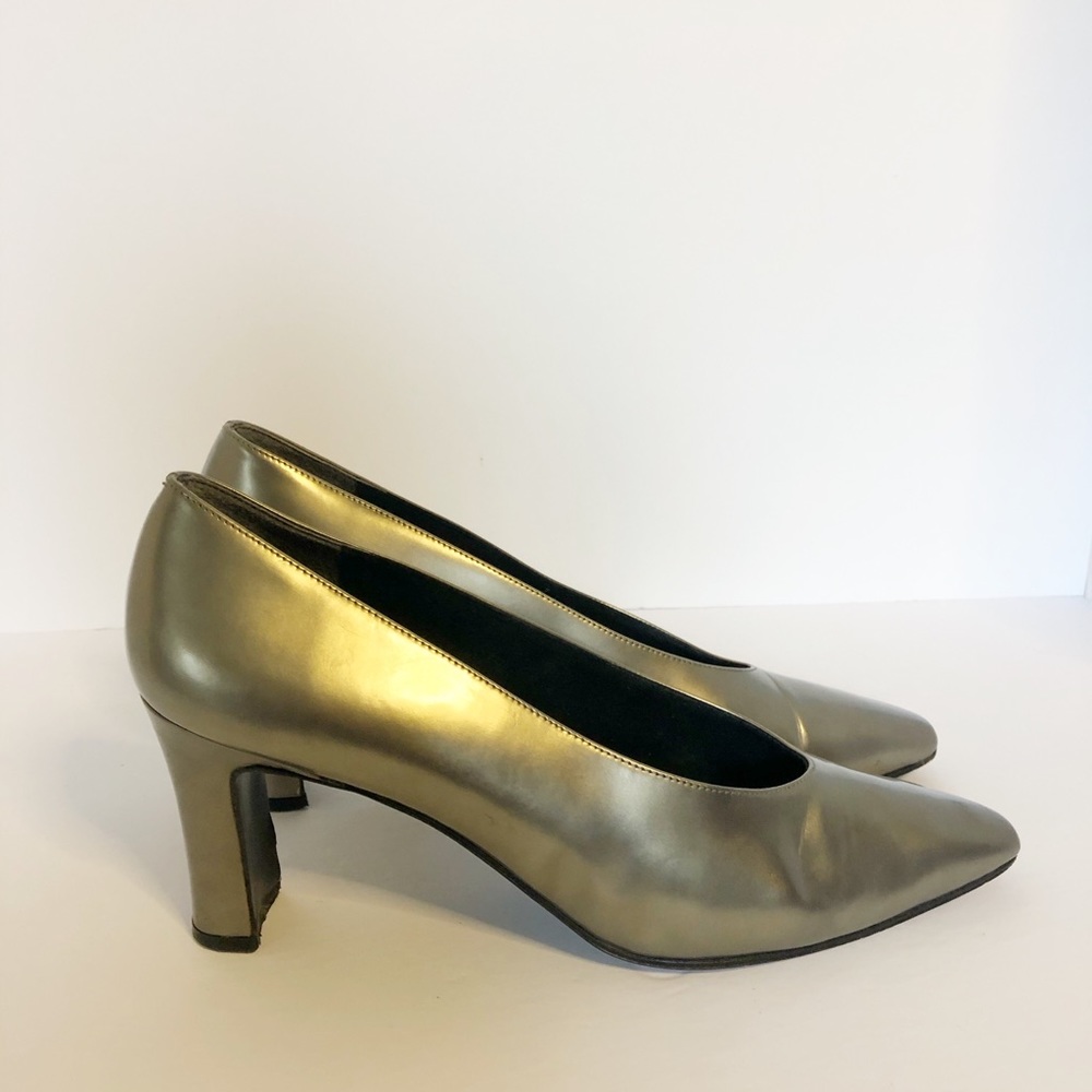 Stuart Weitzman Vintage Gold Pumps - Picture 3 of 7